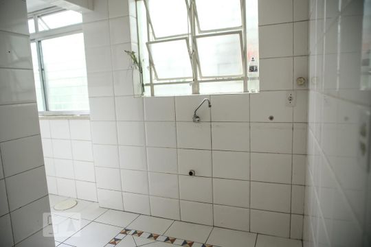 Cozinha de apartamento à venda com 1 quarto, 49m² em Teresópolis, Porto Alegre