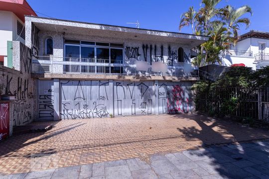 Fachada de casa para alugar com 4 quartos, 520m² em Lapa, São Paulo