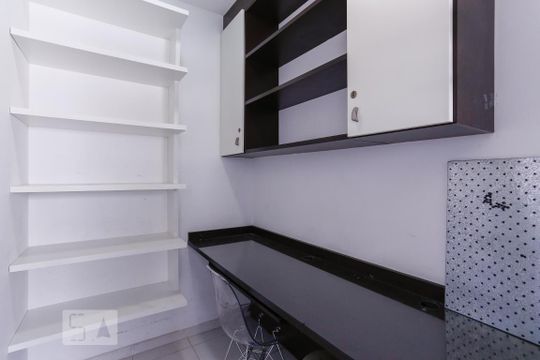Quarto de Serviço de apartamento para alugar com 3 quartos, 131m² em Vila Ipojuca, São Paulo