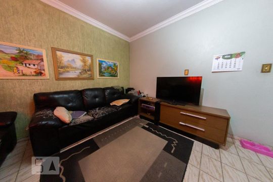 Casa à venda com 3 quartos, 180m² em Parque Peruche, São Paulo