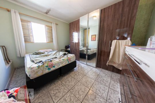 Quarto 1 de casa à venda com 3 quartos, 180m² em Parque Peruche, São Paulo