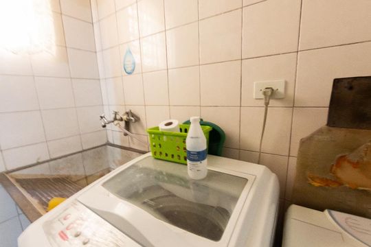 Área de serviço de casa à venda com 3 quartos, 180m² em Parque Peruche, São Paulo