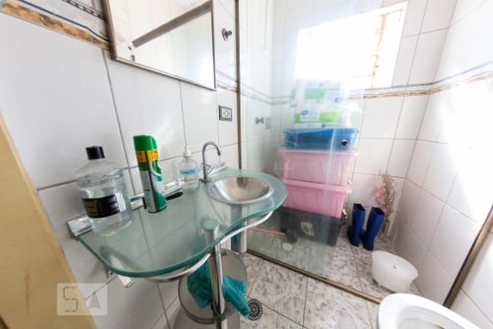 Banheiro  de casa à venda com 3 quartos, 180m² em Parque Peruche, São Paulo
