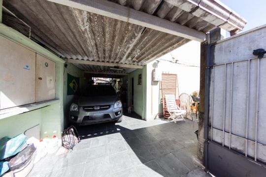 Garagem de casa à venda com 3 quartos, 180m² em Parque Peruche, São Paulo