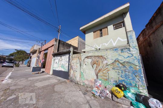 Fachada de casa à venda com 3 quartos, 180m² em Parque Peruche, São Paulo