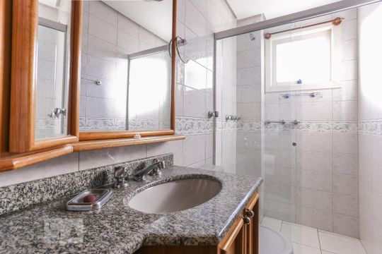 Banheiro Social de apartamento à venda com 2 quartos, 126m² em Petrópolis, Porto Alegre