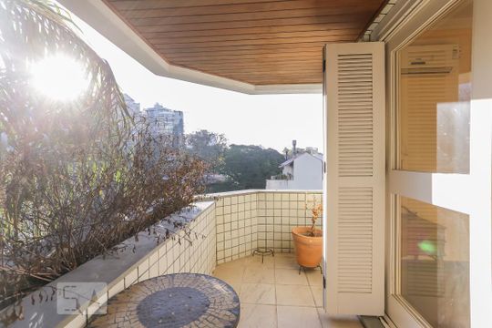 Varanda da Suíte  de apartamento à venda com 2 quartos, 126m² em Petrópolis, Porto Alegre