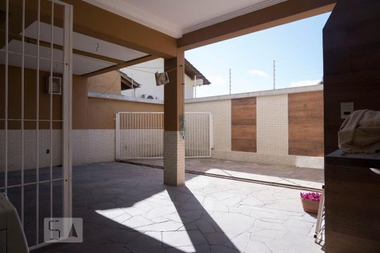 Área Externa de casa à venda com 3 quartos, 180m² em Tristeza, Porto Alegre