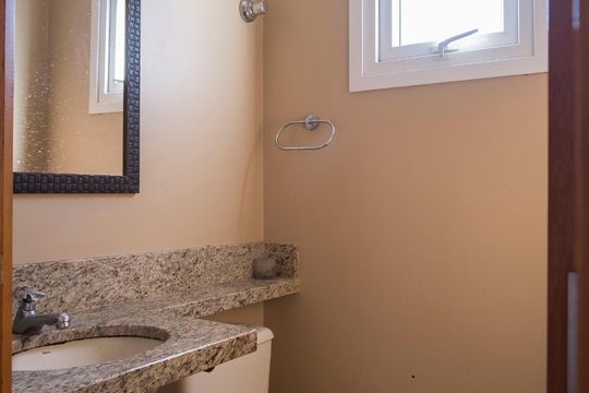 Lavabo de casa à venda com 3 quartos, 180m² em Tristeza, Porto Alegre