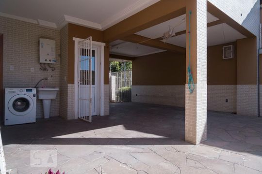 Garagem de casa à venda com 3 quartos, 180m² em Tristeza, Porto Alegre
