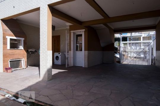 Churrasqueira de casa à venda com 3 quartos, 180m² em Tristeza, Porto Alegre
