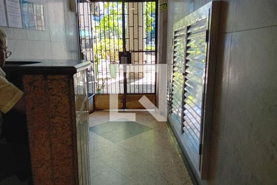 Hall de entrada de apartamento à venda com 2 quartos, 79m² em Centro, Rio de Janeiro