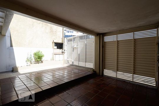 Garagem de casa à venda com 3 quartos, 180m² em Vila Anglo Brasileira, São Paulo