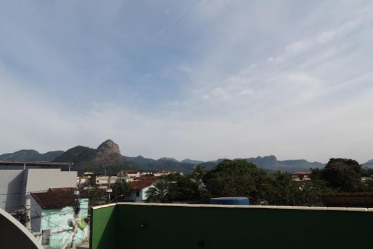Vista de casa à venda com 3 quartos, 240m² em Curicica, Rio de Janeiro