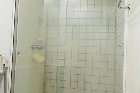 Banheiro de apartamento à venda com 1 quarto, 27m² em Jardim Paulista, São Paulo