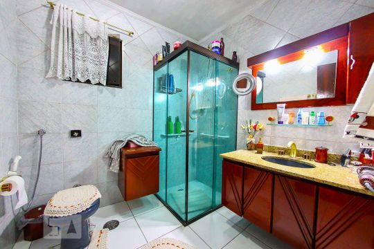 Banheiro da Suite 1 de casa à venda com 3 quartos, 239m² em Vila Mazzei, São Paulo