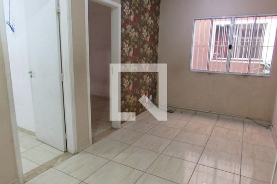 Sala de apartamento para alugar com 2 quartos, 46m² em Parque Pinheiros, São Paulo