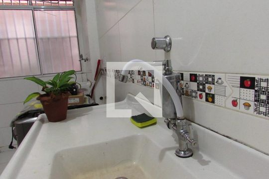 Cozinha de apartamento para alugar com 2 quartos, 46m² em Parque Pinheiros, São Paulo