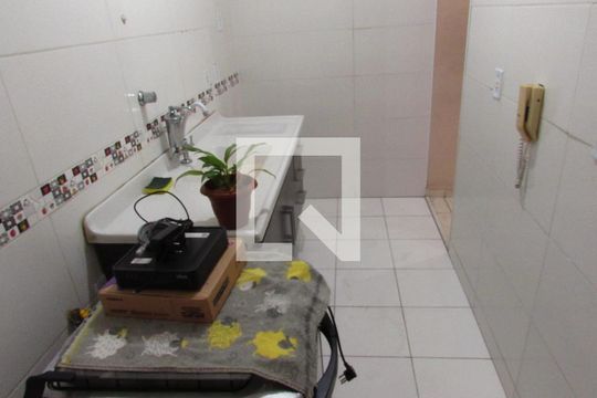 Cozinha de apartamento para alugar com 2 quartos, 46m² em Parque Pinheiros, São Paulo