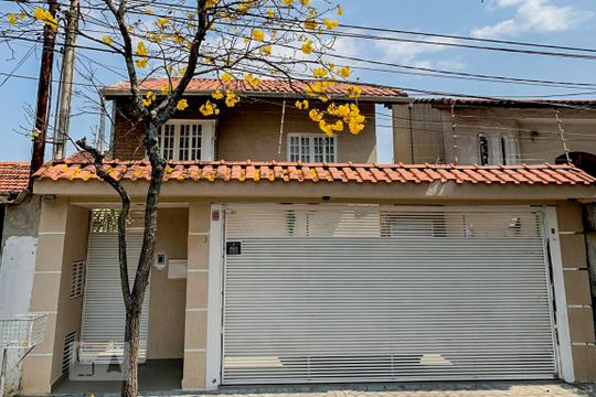 Fachada de casa à venda com 3 quartos, 216m² em Vila Guiomar, Santo André