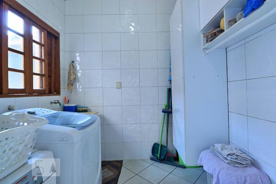Área de Serviço de casa para alugar com 5 quartos, 296m² em Jardim, Santo André