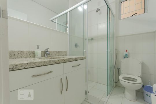 Banheiro Social de apartamento para alugar com 2 quartos, 105m² em Santinho, Florianópolis