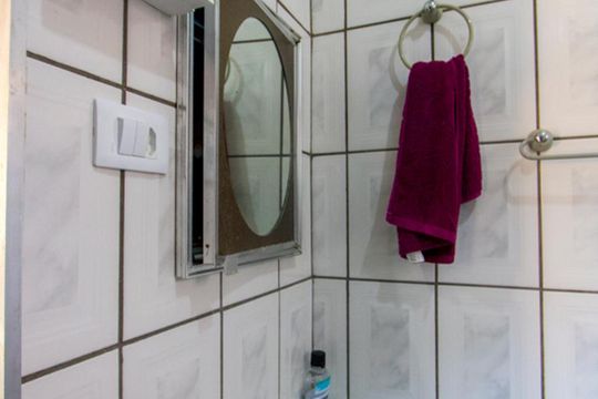 Banheiro de casa à venda com 2 quartos, 140m² em Parque Erasmo Assunção, Santo André