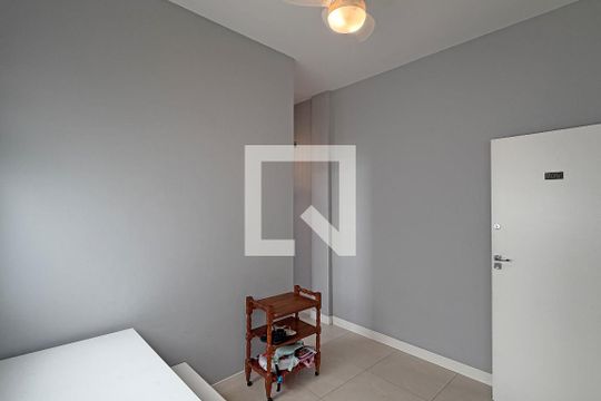 Sala de apartamento para alugar com 1 quarto, 35m² em Boqueirão, Santos