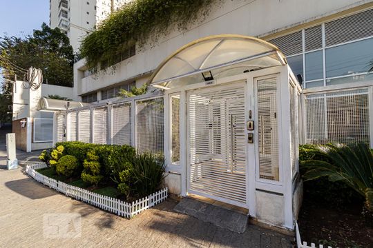 Fachada de apartamento à venda com 2 quartos, 68m² em Vila Firmiano Pinto, São Paulo