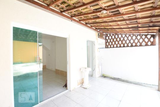 Área comum de apartamento para alugar com 1 quarto, 115m² em Marechal Hermes, Rio de Janeiro