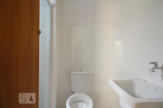 Banheiro de kitnet/studio para alugar com 1 quarto, 22m² em Tatuapé, São Paulo