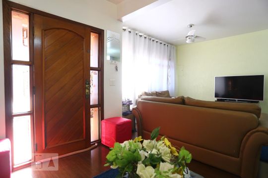 Sala de casa à venda com 5 quartos, 210m² em Bela Vista, Osasco