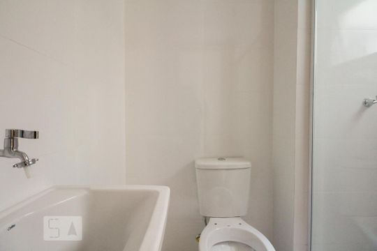 Banheiro  de kitnet/studio para alugar com 1 quarto, 21m² em Tatuapé, São Paulo