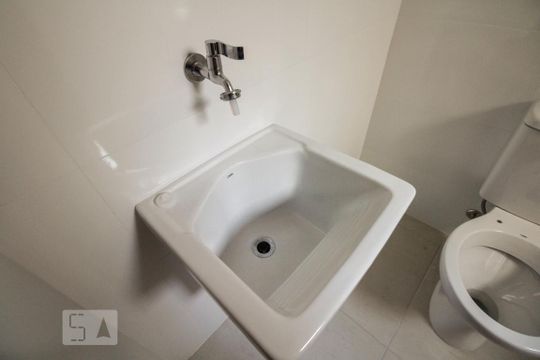 Banheiro de kitnet/studio para alugar com 1 quarto, 20m² em Tatuapé, São Paulo