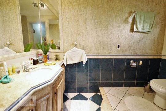 Banheiro 1 de casa à venda com 3 quartos, 250m² em Vila Deodoro, São Paulo