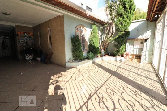 Área Externa de casa à venda com 3 quartos, 250m² em Vila Deodoro, São Paulo