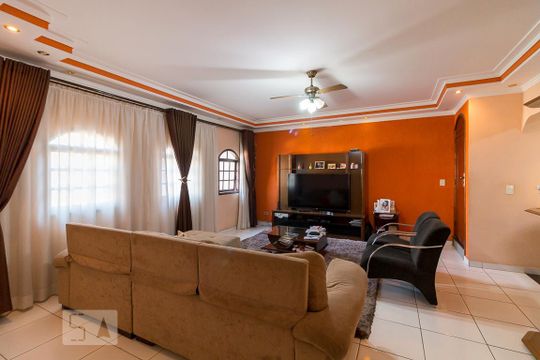Casa para alugar com 3 quartos, 385m² em Vila Endres, Guarulhos