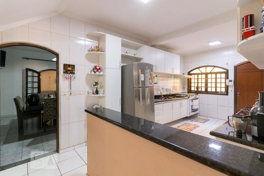 Cozinha de casa para alugar com 3 quartos, 385m² em Vila Endres, Guarulhos