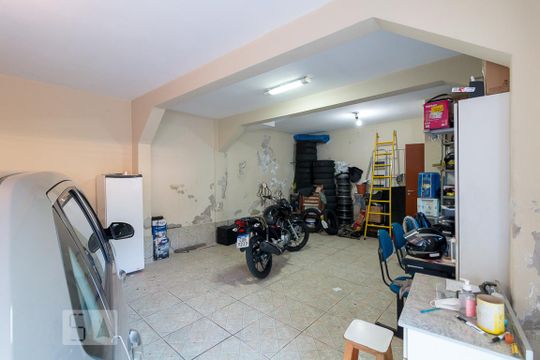 Garagem coberta de casa para alugar com 3 quartos, 385m² em Vila Endres, Guarulhos