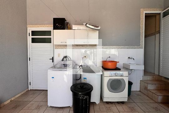 Lavanderia de apartamento à venda com 3 quartos, 140m² em Jardim das Maravilhas, Santo André