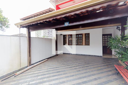 Garagem de casa à venda com 3 quartos, 180m² em Parque das Nações, Santo André