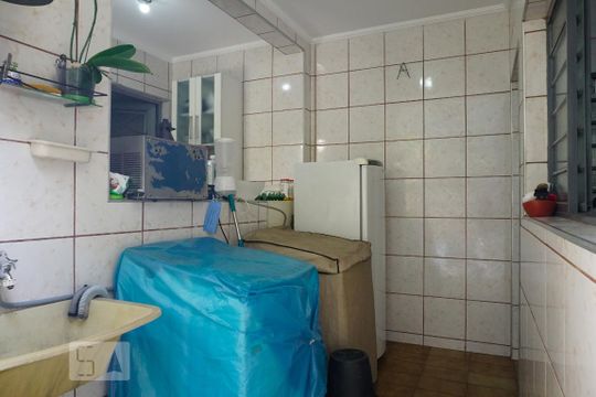 Casa 1 - Lavanderia de casa à venda com 4 quartos, 170m² em Vila Costa Melo, São Paulo