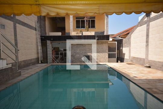 Fachada de casa à venda com 4 quartos, 300m² em Irajá, Rio de Janeiro