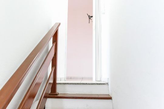 Escada de casa para alugar com 5 quartos, 170m² em Centro, São José dos Campos
