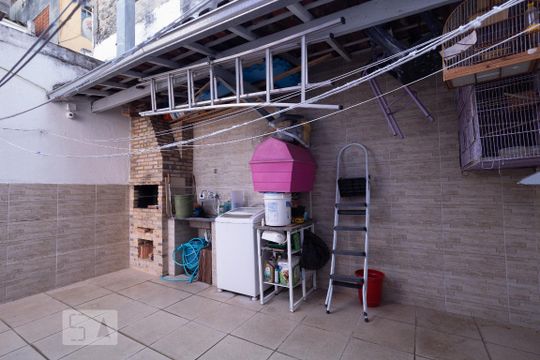 Quintal de casa à venda com 3 quartos, 96m² em Parque Peruche, São Paulo