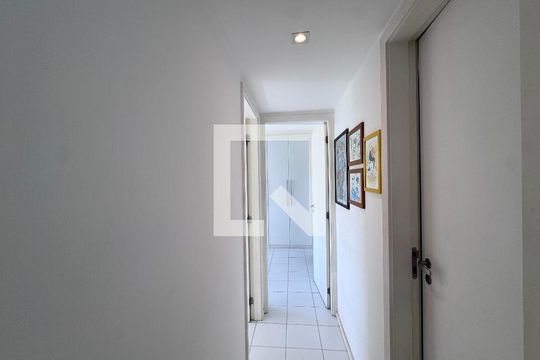 Corredor de apartamento à venda com 2 quartos, 68m² em Recreio dos Bandeirantes, Rio de Janeiro