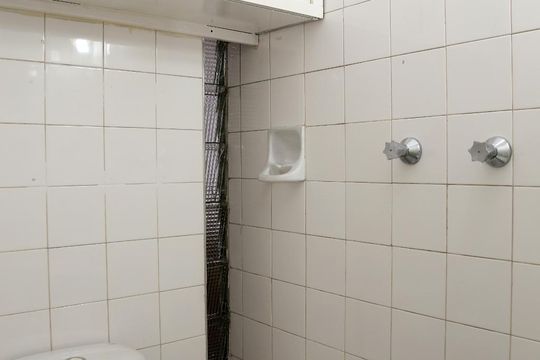 Banheiro de Serviço de apartamento à venda com 2 quartos, 53m² em Jardim Parque Morumbi, São Paulo