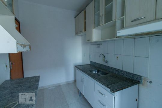 Cozinha de apartamento para alugar com 2 quartos, 58m² em Jardim Marica, Mogi das Cruzes