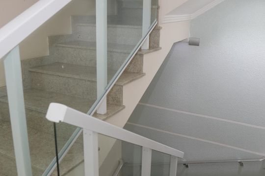 Escada de acesso interno de casa à venda com 3 quartos, 282m² em Nova Petrópolis, São Bernardo do Campo