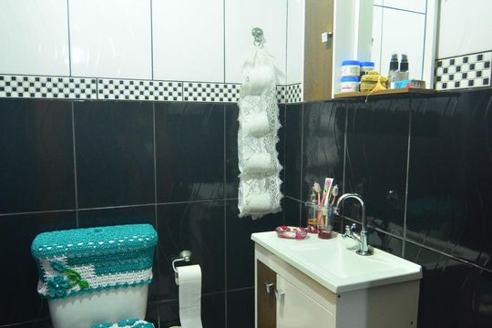 Banheiro de casa à venda com 3 quartos, 80m² em Harmonia, Canoas